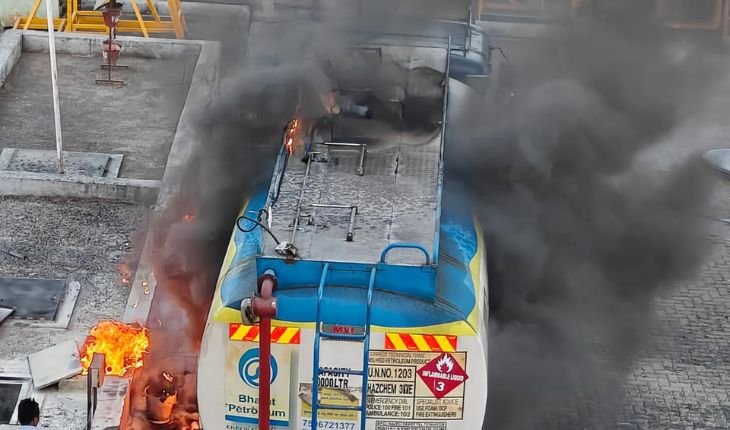वाढत्या उन्हाचा फटका! तळेगाव स्टेशनजवळ पेट्रोल टँकरचा भडका, परिसरात घबराट