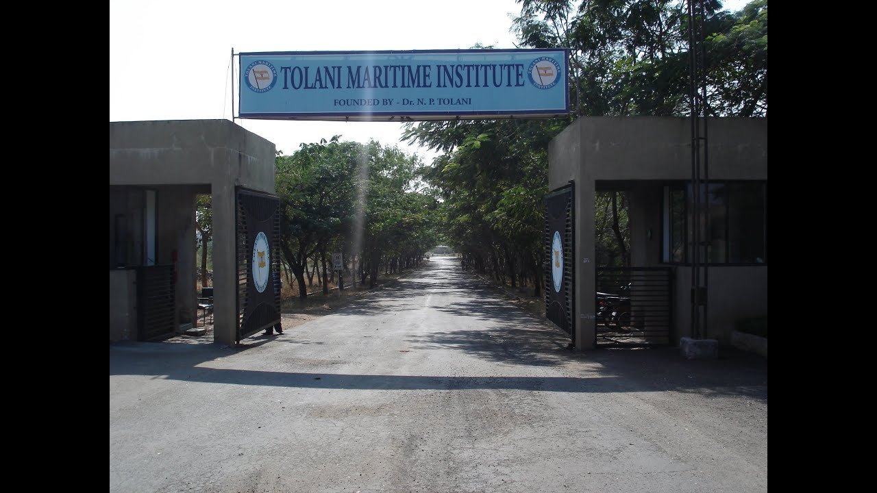 विद्यार्थ्यांच्या मृत्यूप्रकरणी तोलानी मेरीटाईम इन्स्टिट्यूट विरोधात गुन्हा दाखल