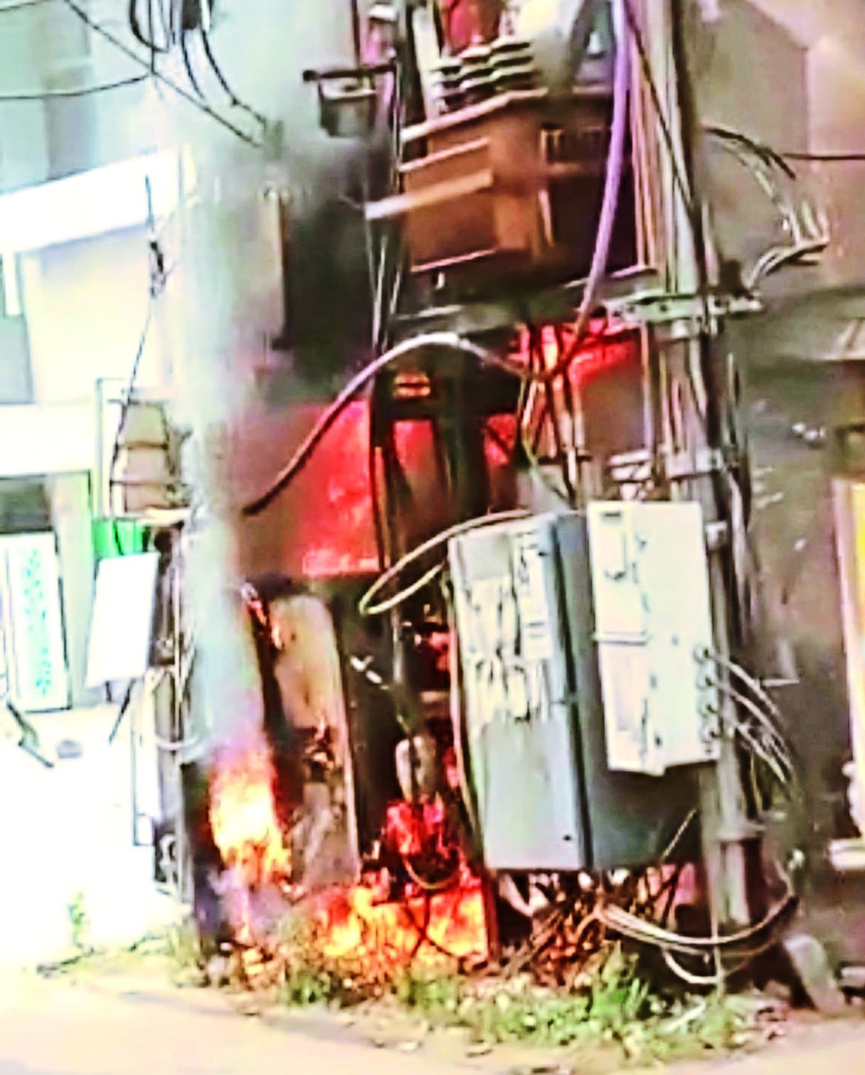 मोशीत डीपी बॉक्सला आग; दुपारच्या उकाड्यात वीजपुरवठा खंडित