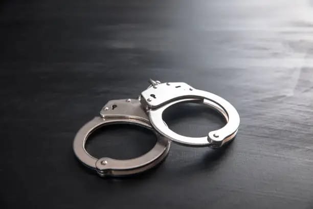किरकोळ वादातून तिघांना बेदम मारहाण; चार जणांवर गुन्हा