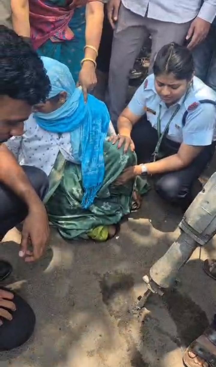 ​काळेवाडीत माणुसकीचे दर्शन! दोन तास मृत्यूशी झुंज देणाऱ्या आजींची जवानांनी केली सुखरूप सुटका