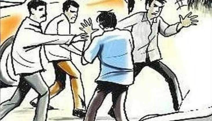 pimpri chinchwad crime-कार आडवी लावून बांधकाम व्यावसायिकाला मारहाण