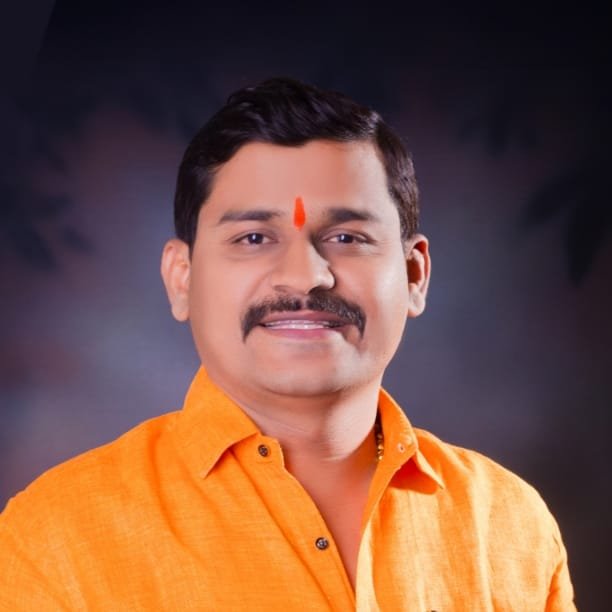 माध्यमिक शिक्षणाधिकारी श्री. कारेकर यांच्या तक्रारी बदलीसाठी शिक्षक सेना आक्रमक