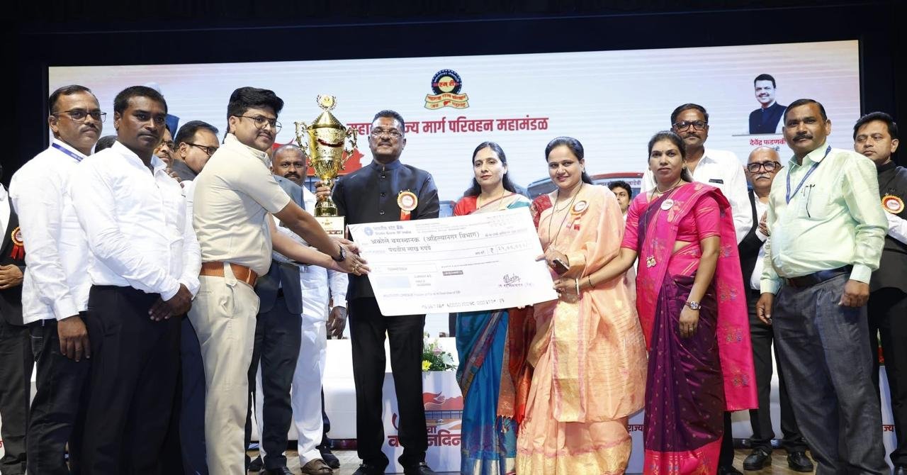 राज्य परिवहन मंडळाच्या ७८ व्या वर्धापन दिनी,स्वच्छ एसटी, हरित एसटी, आणि बचत करणारी सक्षम एसटी घडवण्याचा निर्धार करण्याचे परिवहन मंत्री तथा राज्य मार्गपरिवहन मंडळाचे अध्यक्ष प्रताप सरनाईक यांचे आवाहन